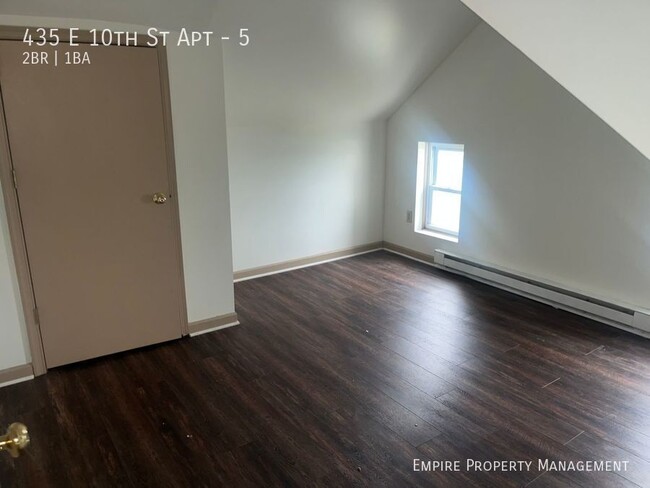 Building Photo - 2 bed, 1 bath Northampton (2nd & 3rd Floor...