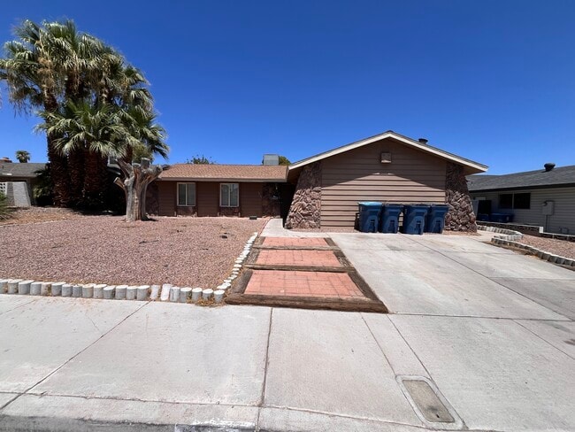 Building Photo - 4060 Oakhill Ave