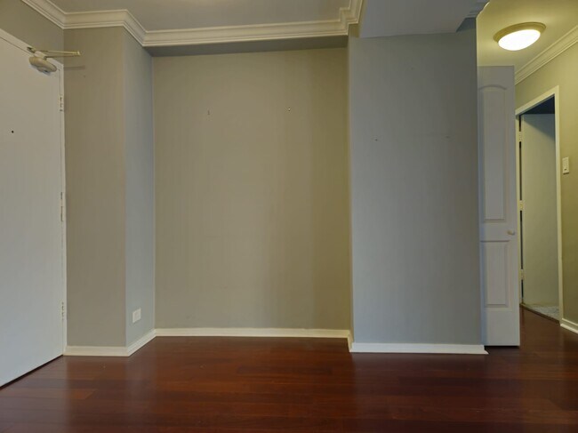 Living Room - 2909 N Sheridan Rd