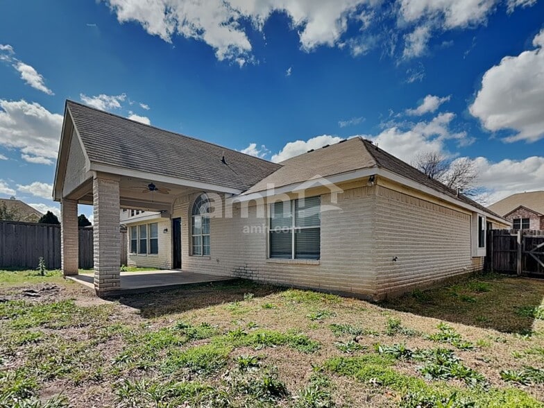 Building Photo - 7716 Parkwood Plaza Dr