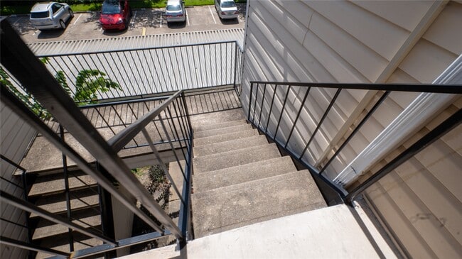 Building Photo - 2750 Holly Hall St