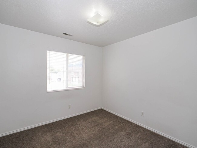 Building Photo - Charming 3-Bed, 2-Bath Home in Prime Ameri...