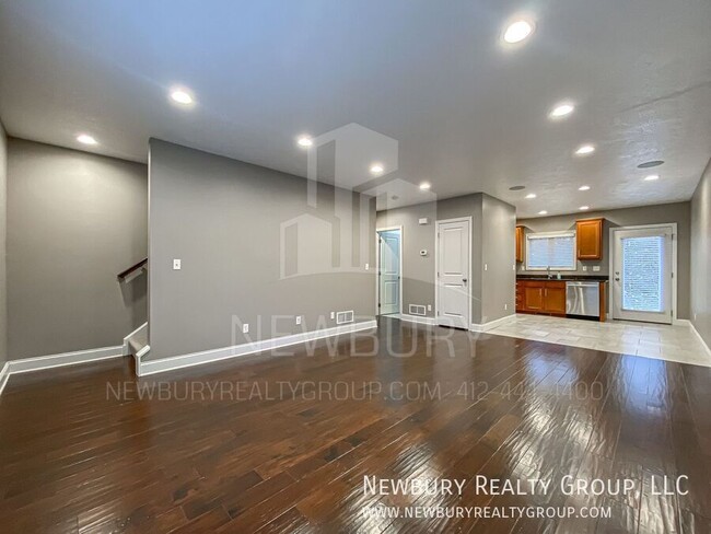 Building Photo - 2 Bedroom, 2.5 Bath Townhome - Discover th...