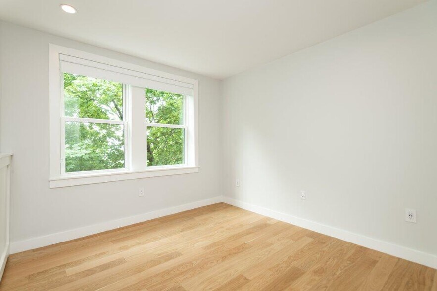 Building Photo - 123 Highland Ave