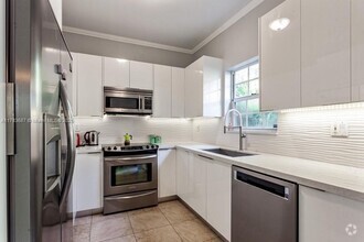Building Photo - 3135 Gifford Ln
