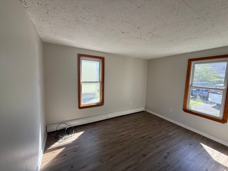Bdrm 3 - 45 Union St