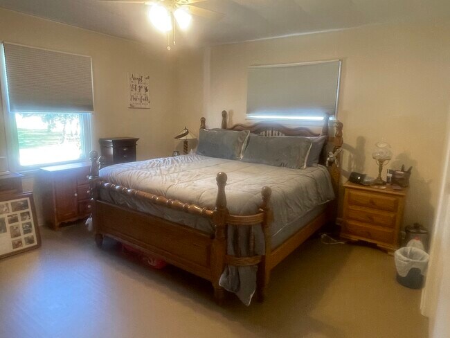 Building Photo - 462 Bartley Ave