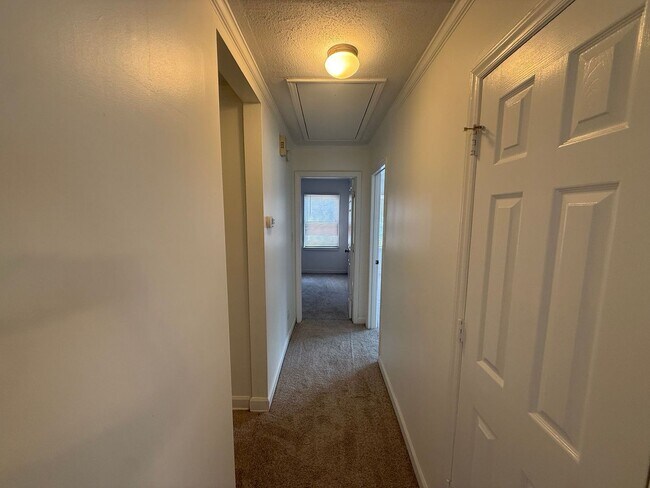 Building Photo - 1110 Chandler Dr