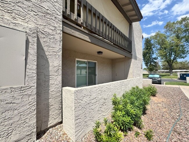 Building Photo - 520 N Stapley Dr