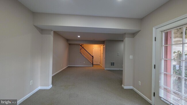 Building Photo - 42681 Rolling Rock Square
