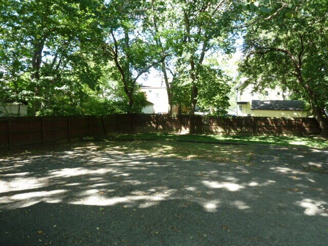 Building Photo - Bright 3BR Unit + Off-Street Parking + Balcony Near Capital University