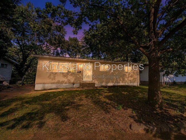 Building Photo - 272 Elmdale Dr