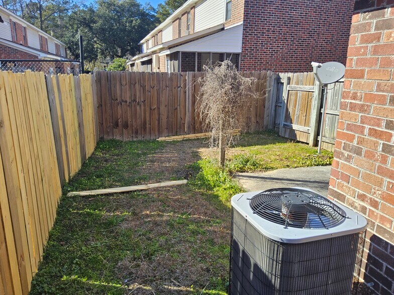 Building Photo - 519 Parkdale Dr