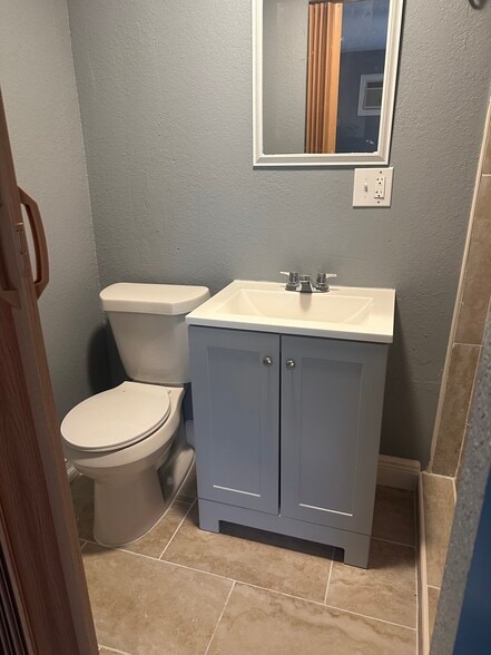 Building Photo - 8104 El Portal Dr