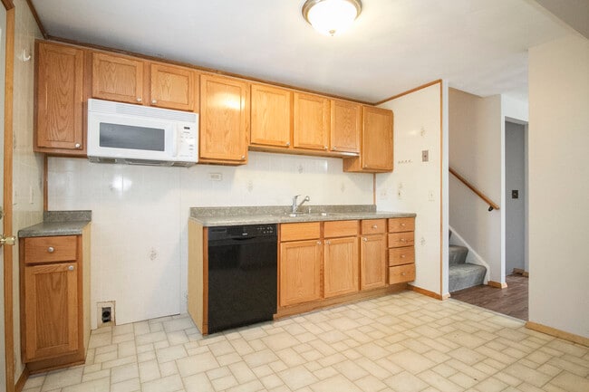 Building Photo - 437 S Haven Rd