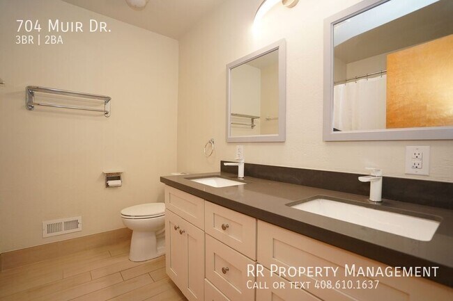 Building Photo - 704 Muir Dr