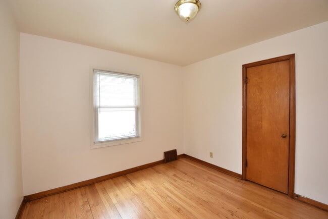 Building Photo - 3115 Lasalle St