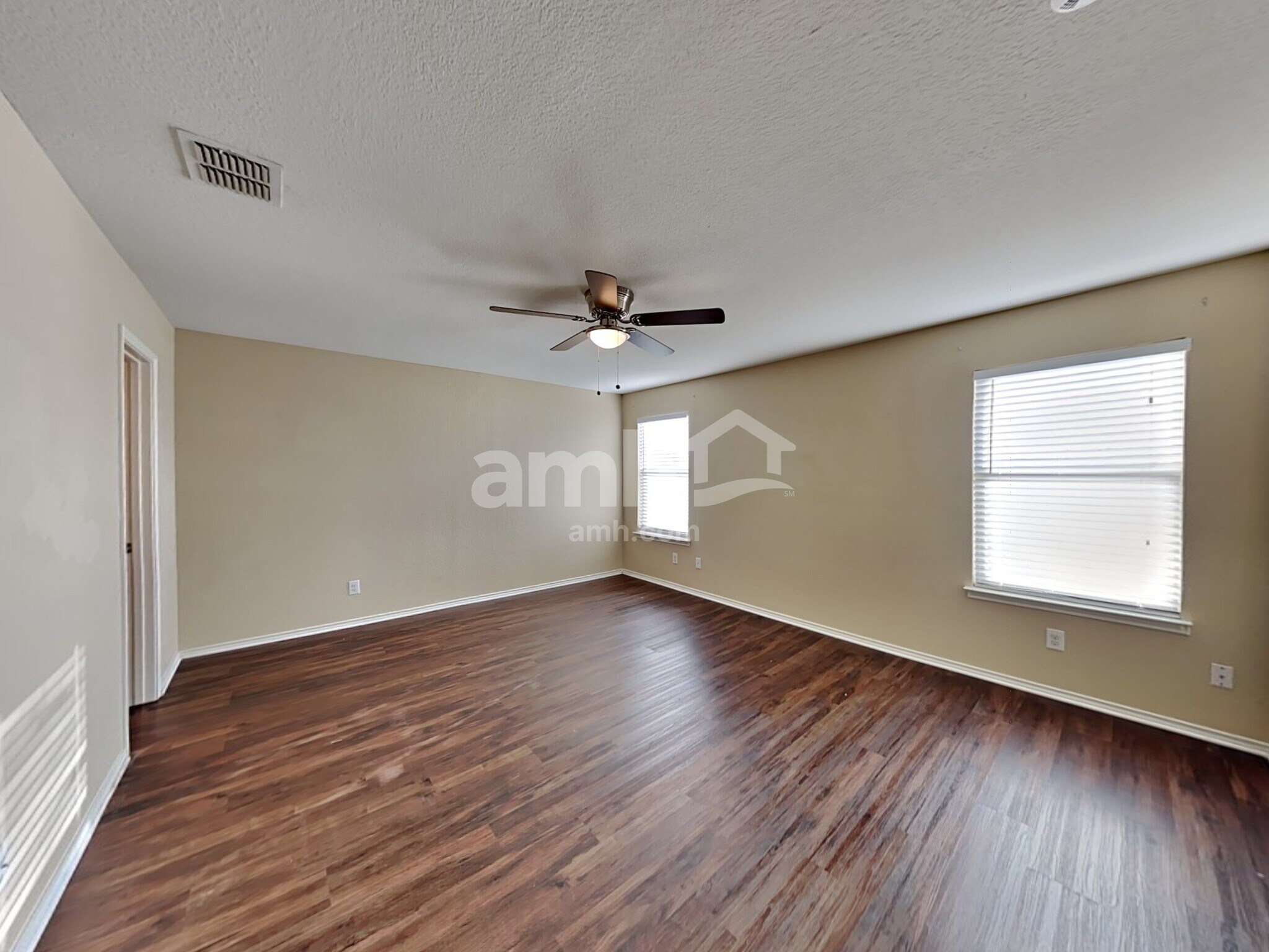 Building Photo - 523 Cormorant