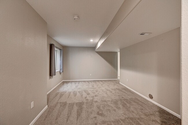 Building Photo - 5 bedroom, 4 bath home with 2 car attached garage