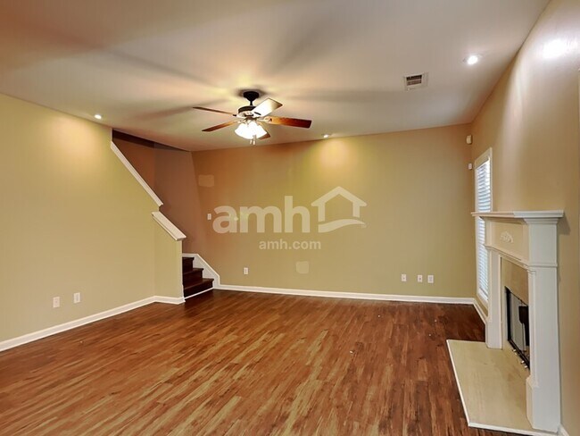 Building Photo - 1584 Silver Ridge Dr