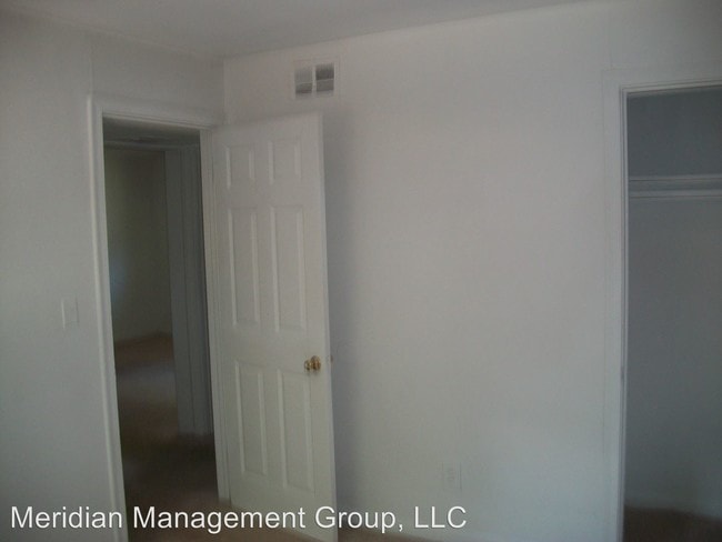 Building Photo - 2 br, 1 bath Apartment - 4855 College Street