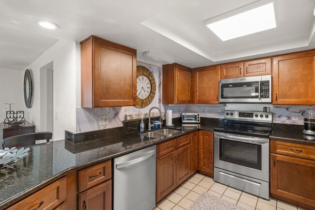 Building Photo - 7021 Sonata Dr