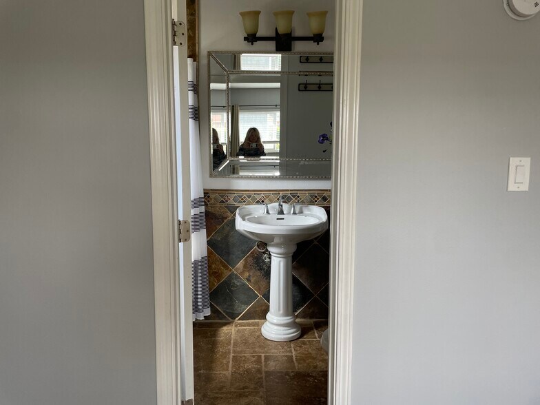 Building Photo - 624 Bella Dr