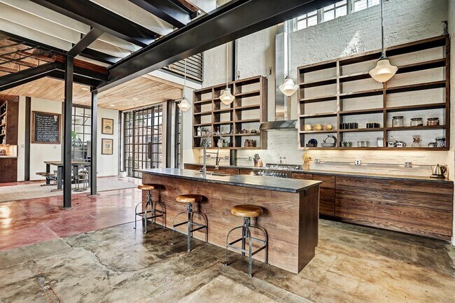 Building Photo - 808 Coronado St