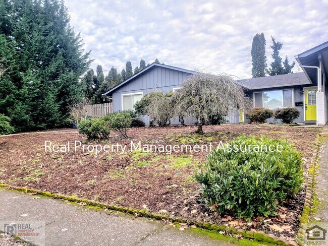 Building Photo - Charming 3BR/1.5BA Duplex Unit Now Availab...