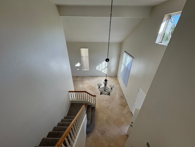 Building Photo - 4 bed 3 full bath house with 3 car garage in Corona for lease