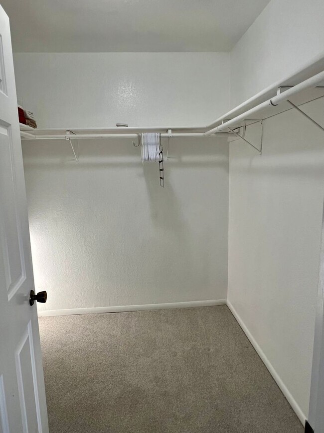 Building Photo - Pet Friendly Fully Furnished Townhouse clo...