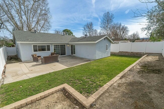 Building Photo - 25173 Markel Dr