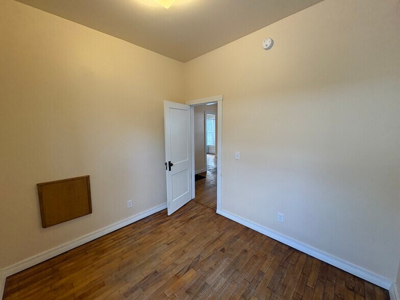 Building Photo - 165 Church St