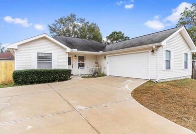 Primary Photo - 15 Loblolly Cir