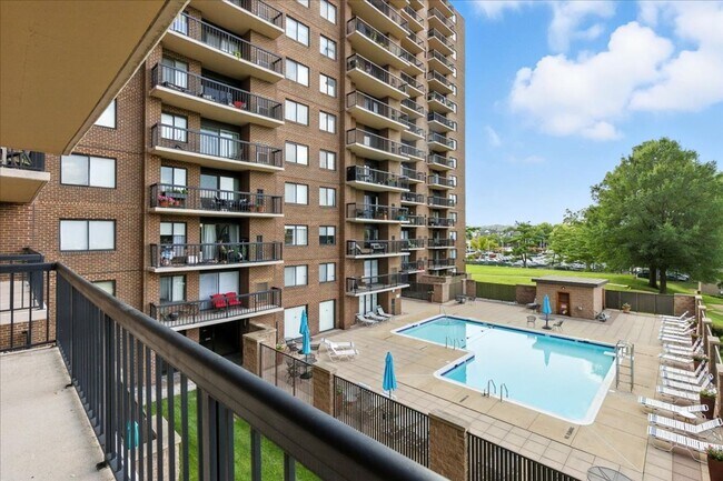 Building Photo - 1-bedroom, 1-bath condo