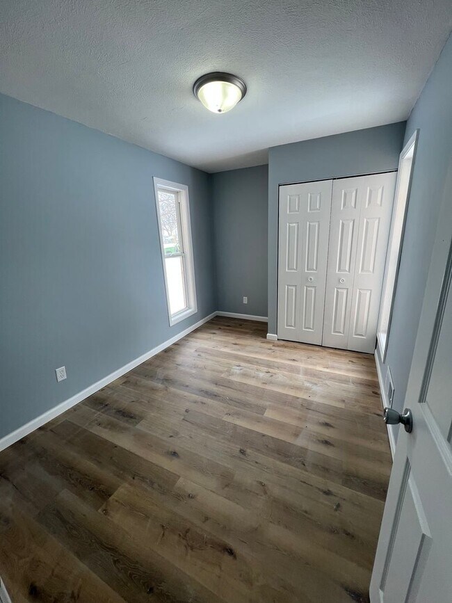 Building Photo - 207 Lake St