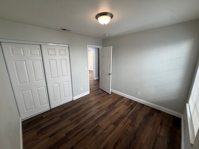 Building Photo - 8267 Moorhaven Way