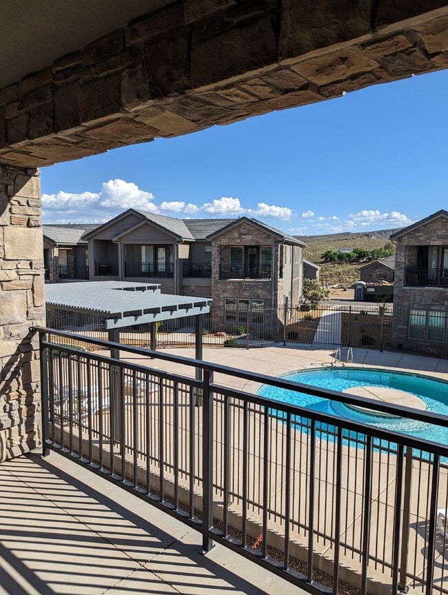 Building Photo - Azalea Townhomes Poolside Living 3 Bed 2.5...