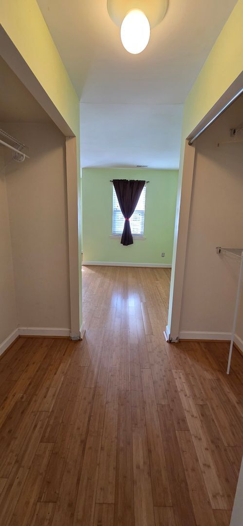 Building Photo - 3 Level Townhome Located in Silver Spring