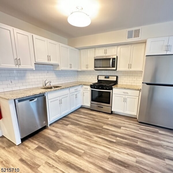 Building Photo - 290 3rd St