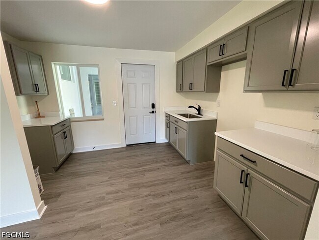Building Photo - 233 Cape Coral Pkwy E