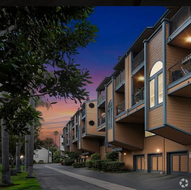 Building Photo - 802 Kalpati Cir