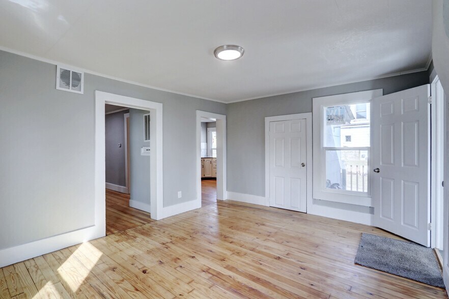 Building Photo - 505 E Wall St
