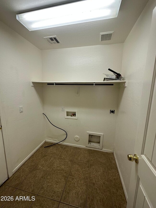 Building Photo - 45560 W Tulip Ln