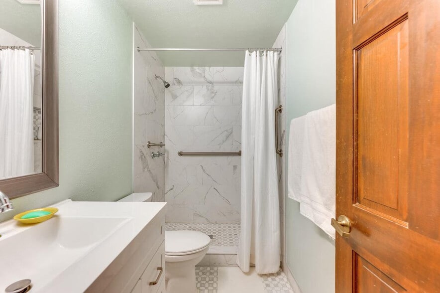 Building Photo - 1508 Harrison Ave