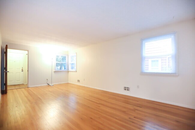 Building Photo - 141 David Ave