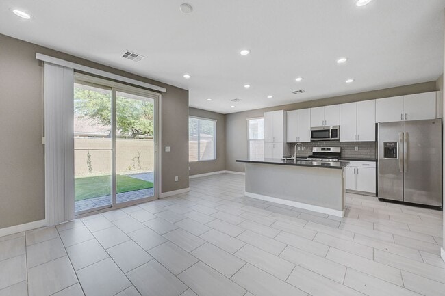 Building Photo - 2022 Single Family Home: 50% off first mon...