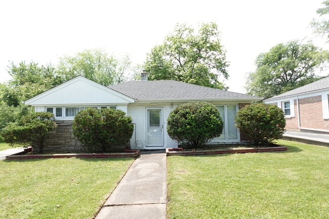 Building Photo - 2045 Magnolia Rd
