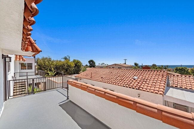 Building Photo - 223 Avenida Victoria