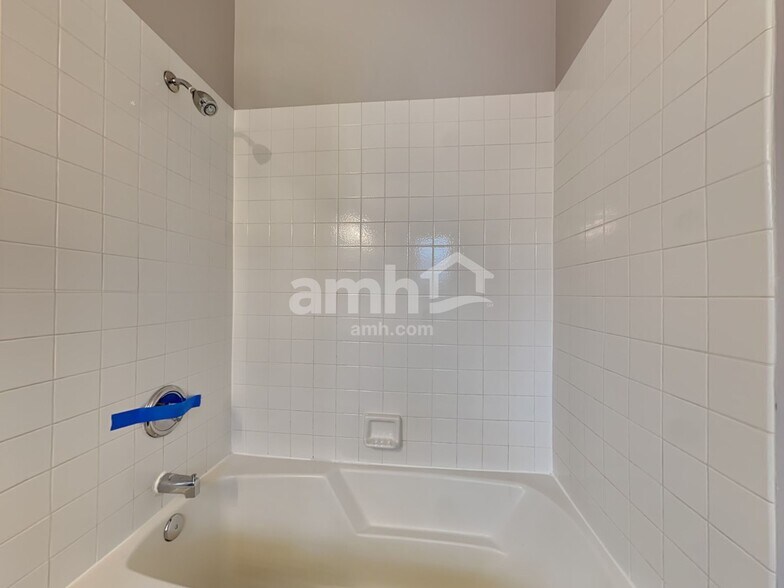 Building Photo - 230 School Dr